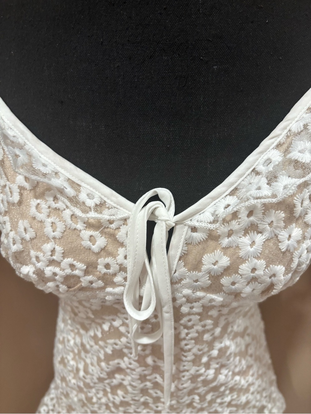 LULU'S white lace flower embroidered sundress size S - Picture 4 of 8